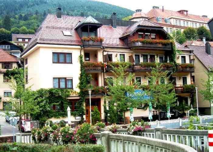 Hotel Restaurant Alte Linde Bad Wildbad Exterior photo
